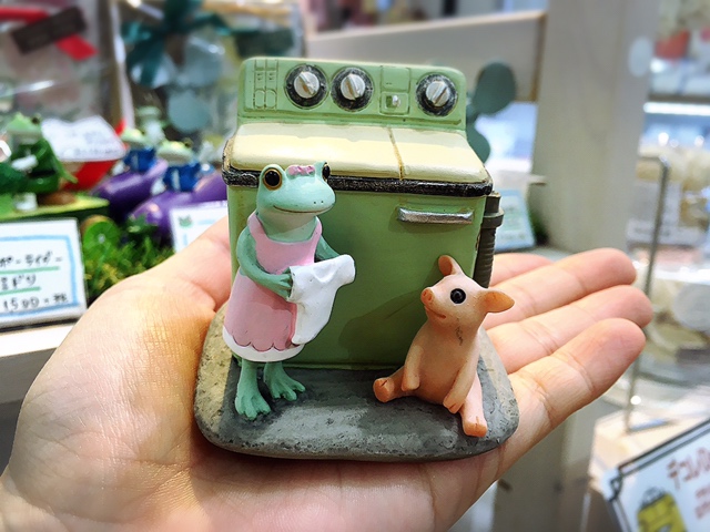 癒されたいあなたに…クスッと笑えるカエルのコポー?✨ │ how's -株式