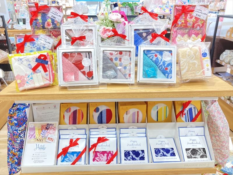 雑貨店ハウズのred Sundayまであと1日 挨拶やギフトに 可愛いハンカチ入荷しました ふくおかナビ 雑貨店ハウズのred Sundayまであと1日 挨拶やギフトに 可愛いハンカチ入荷しました ふくおかナビ