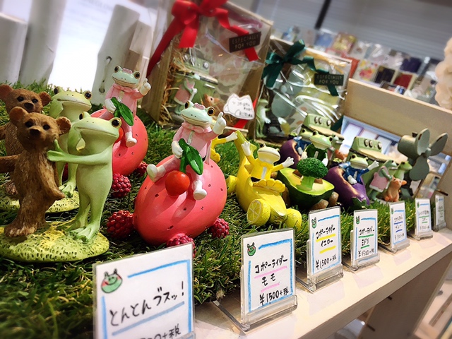 雑貨店ハウズスタッフ一押しアイテム 癒されたいあなたに クスッと笑えるカエルのコポー ふくおかナビ 雑貨店ハウズスタッフ一押しアイテム 癒されたいあなたに クスッと笑えるカエルのコポー ふくおかナビ